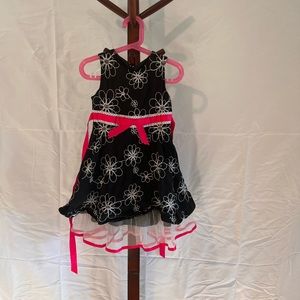 Girls black floral dress, sleeveless, size 5, great condition, pink bow tie
